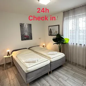  Pensión Private Mit Eigene Küche Und Bad